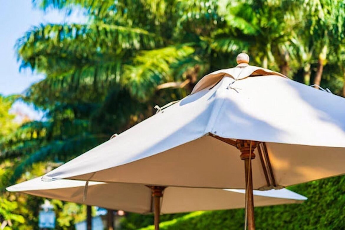 Fixed Versus Retractable Awnings Explained