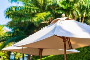 Fixed Versus Retractable Awnings Explained
