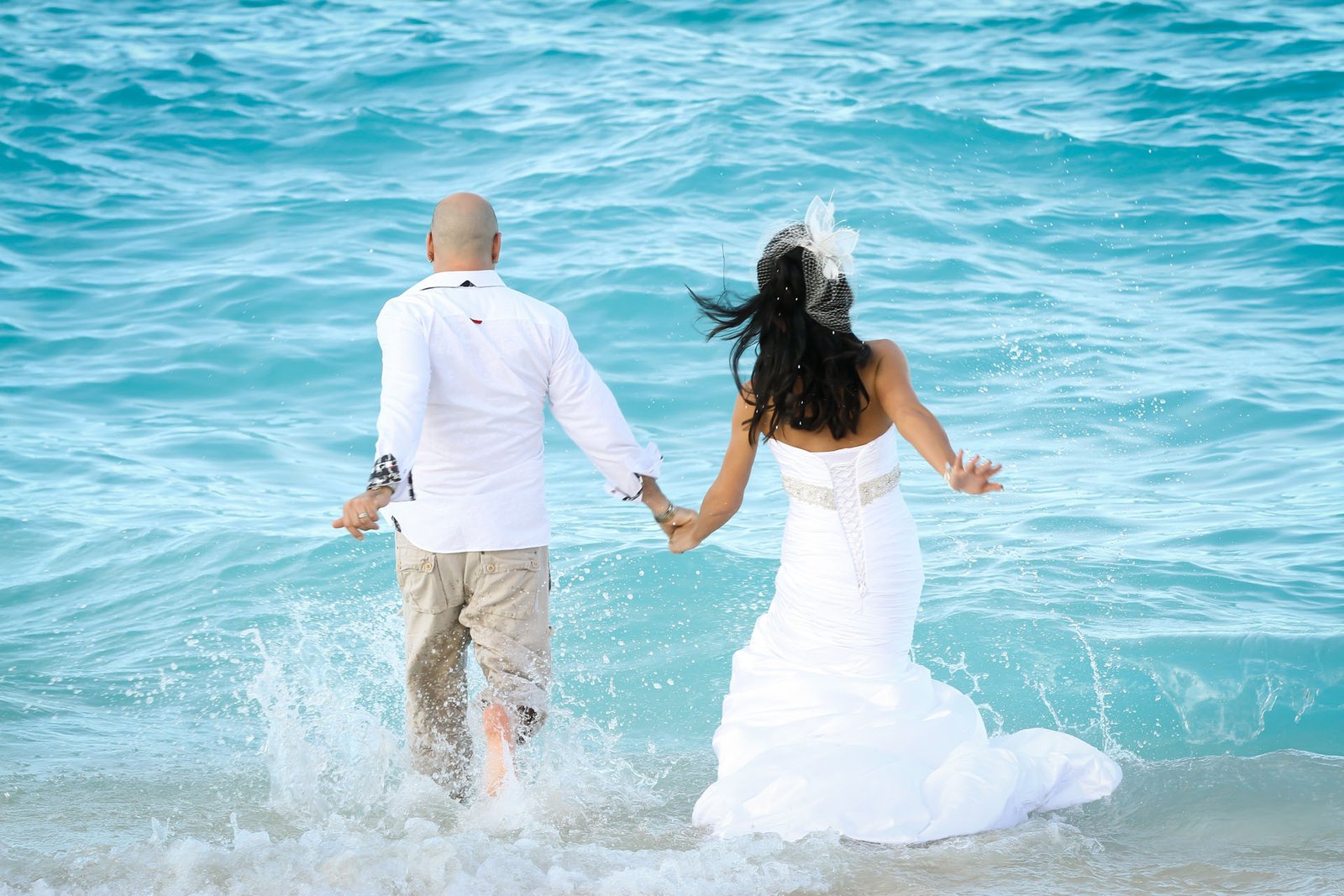 Should You Hire Local Photographers For The Best Harbour Island Wedding Venues In The Bahamas